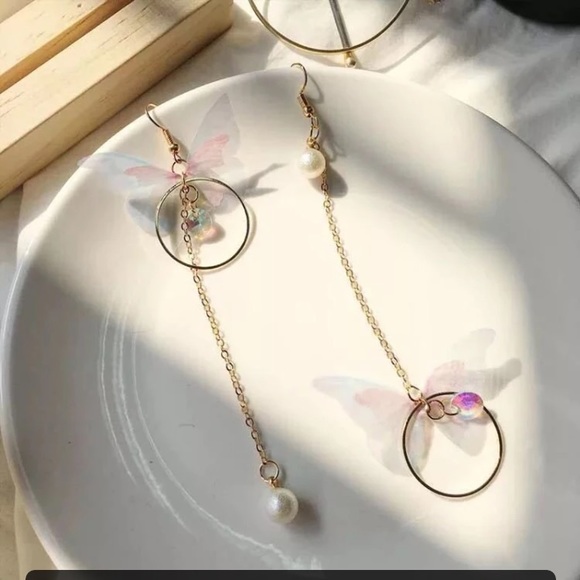 Beautiful Asymmetrical Butterfly 🦋 Earrings - Picture 2 of 7